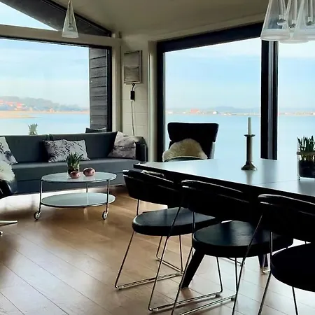 House With Panoramic View At Anslet 펜션 *