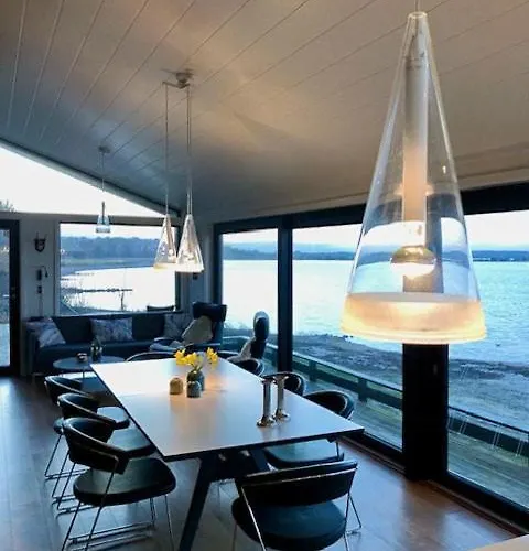 Strandhus Med Panoramaudsigt Ved Anslet ハザスレウ