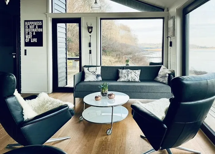 Strandhus Med Panoramaudsigt Ved Anslet