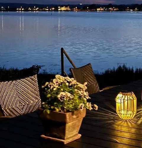 Strandhus Med Panoramaudsigt Ved Anslet